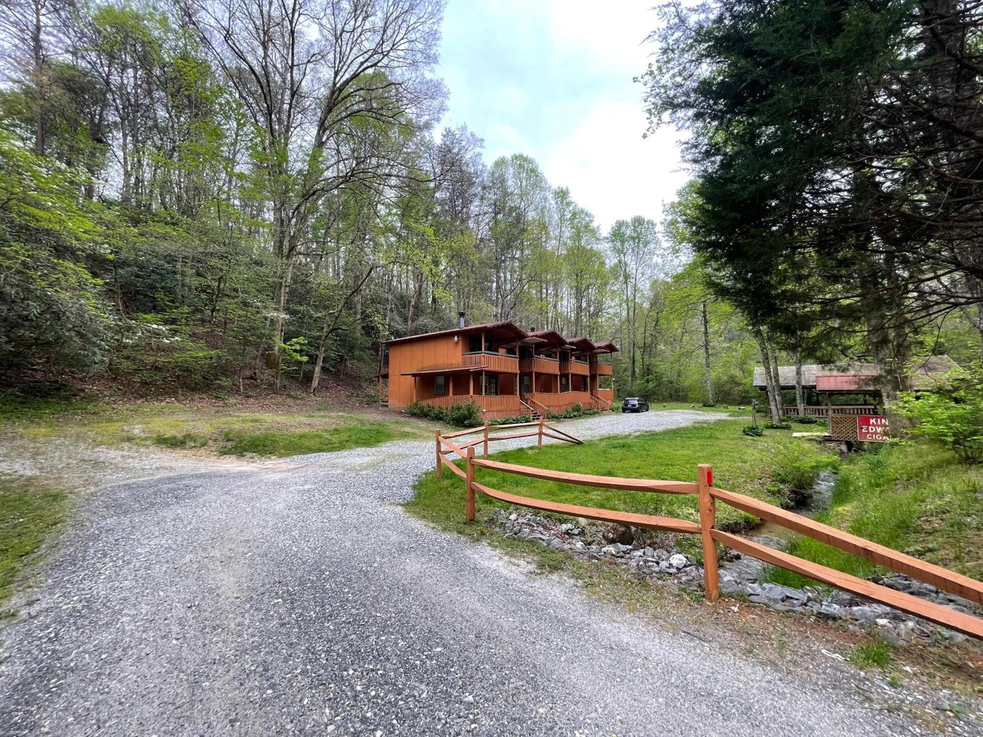 Amazing Cabin Fireplace And Stream #11 Helen Exterior foto